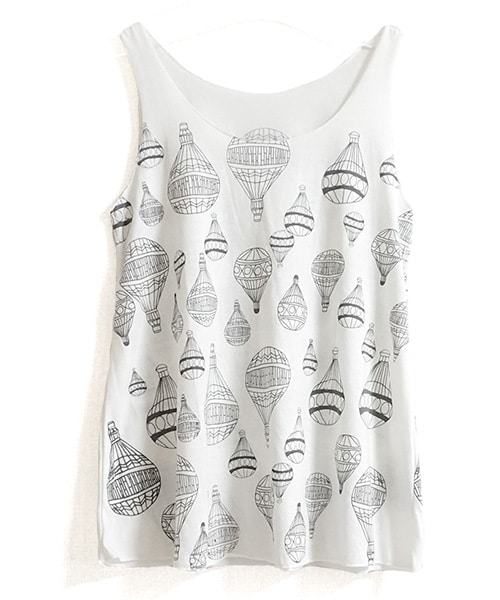 Tiffee SELECT（ティフィーセレクト）の「手書き風イラスト気球柄ゆったりフレアタンクトップ（タンクトップ・レディース・ホワイト・F）」の2枚目の写真