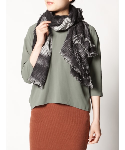 H.P.FRANCE（アッシュペーフランス）の「Faliero Sarti ストール