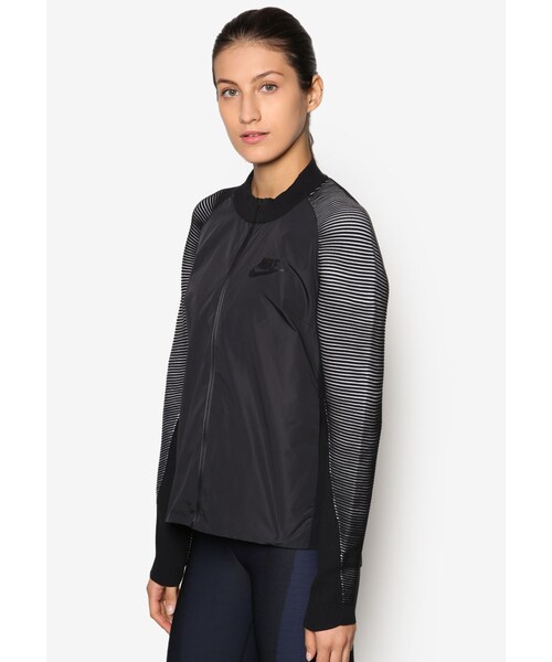 NIKE　DYNAMIC REVEAL JACKET　廃番　メンズのLサイズ NIKE DYNAMIC REVEAL JACKET 廃番 メンズのLサイズ