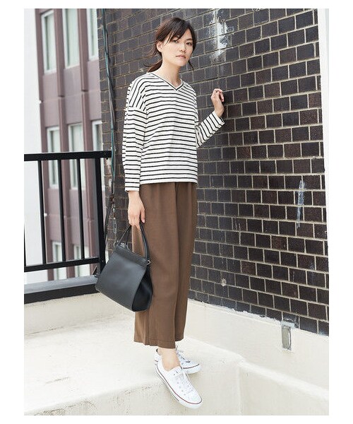 AMERICAN HOLIC(アメリカンホリック)の「ドロップVネックプルオーバー(トップス・オフホワイト/ブラック/グレーベージュ/キャメル/ボーダーアイボリー/Border Bla・F)」の2枚目の写真