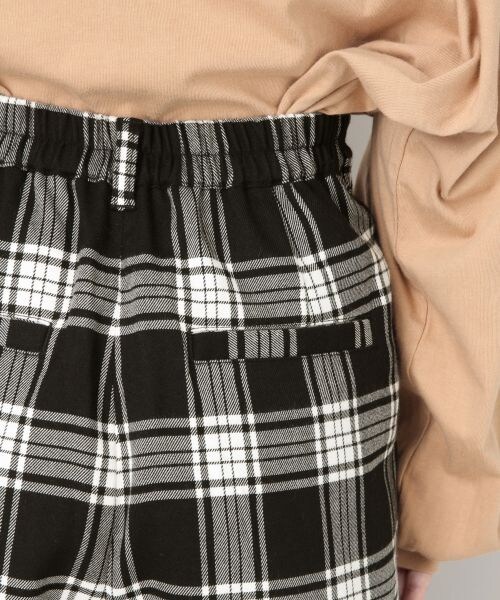 LOWRYS FARM(ローリーズファーム)の「ムジ/チェックペグトップパンツ(パンツ・オフチェック/ブラックチェック/ブラウンチェック)」の10枚目の写真