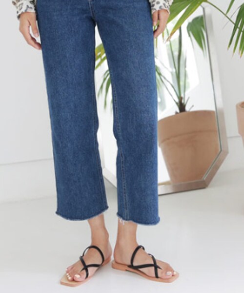 DHOLIC（ディーホリック）の「Xストラップフラットサンダル（サンダル・レディース・ホワイト/ブラック/シルバー/ブラウン・230/235/240/245/250）」の2枚目の写真