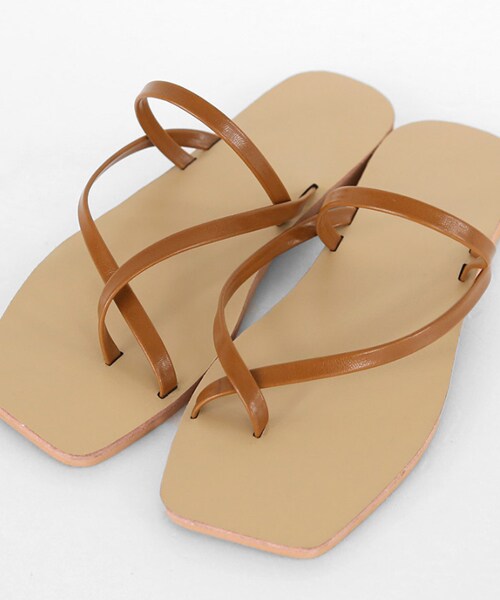 DHOLIC（ディーホリック）の「Xストラップフラットサンダル（サンダル・レディース・ホワイト/ブラック/シルバー/ブラウン・230/235/240/245/250）」の3枚目の写真