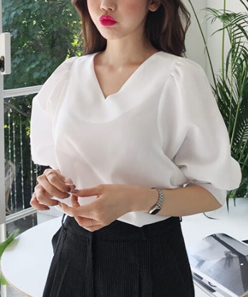 DHOLIC（ディーホリック）の「Vネックフレアブラウス（シャツ/ブラウス・レディース・ピンク/ホワイト/ブルー/レッド/イエロー・FREE）」の2枚目の写真