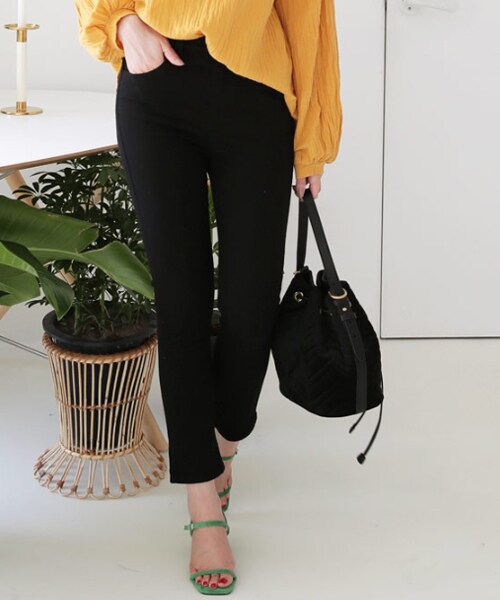 DHOLIC(ディーホリック)の「スリットスリムパンツ(その他パンツ・レディース・ホワイト/ブラック/ベージュ/ブルー/その他・S/M/L)」の2枚目の写真