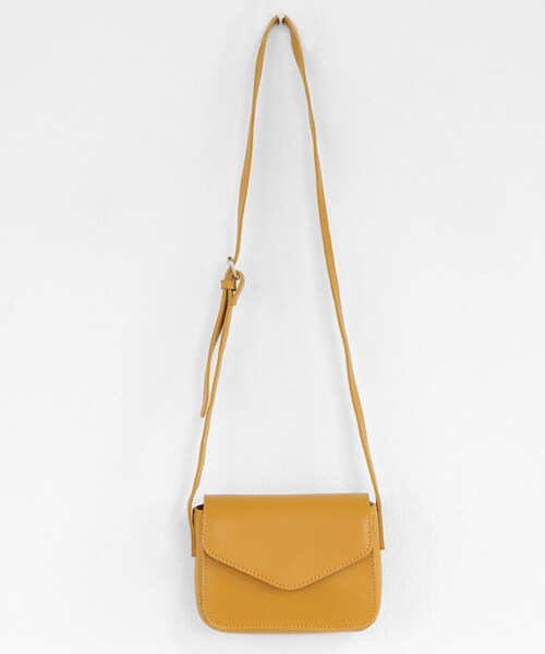 DHOLIC（ディーホリック）の「フラップミニショルダーバッグ（ショルダーバッグ・レディース・ブラック/ベージュ/グリーン/イエロー・FREE）」の4枚目の写真