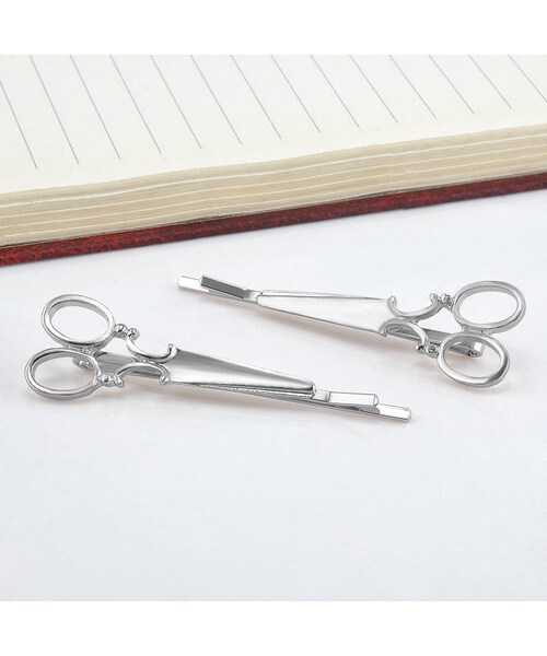 no brand（ノーブランド）の「ヘアピン ハサミ シザ― モチーフ レトロ ヘアアクセサリー 2個セット 2カラー 送料無料（バレッタ/ヘアクリップ・レディース・その他）」の5枚目の写真