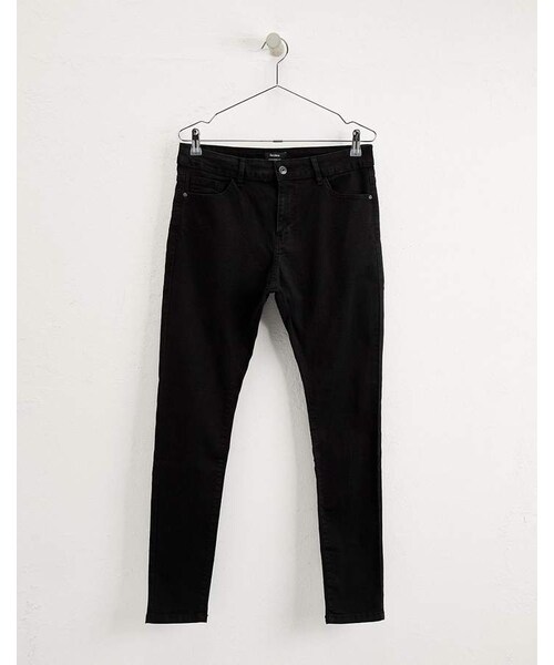 Bershka（ベルシュカ）の「Bershka super skinny jeans in black（デニムパンツ・メンズ・Black・W28 L32/W32 L32/W30 L32/W34 L32/W29 L32/W31 L32/W36 L32）」の3枚目の写真