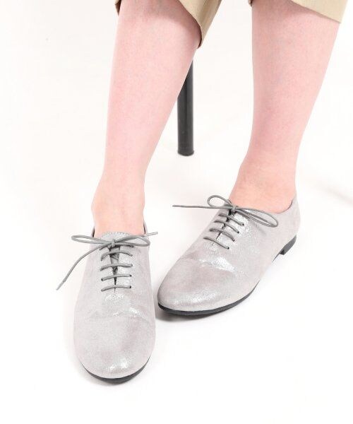 GLOBAL WORK（グローバルワーク）の「【WEB限定先行予約】レースアップシューズＳＳ（シューズ・レディース・ホワイト05/ブラック09/シルバー12・Ｌ/Ｍ/Ｓ）」の3枚目の写真