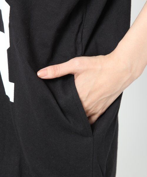JEANASIS（ジーナシス）の「ロゴBIG TEEワンピース（ワンピース/ドレス・レディース・ブラック系/ホワイト系/グレー系・FREE）」の8枚目の写真