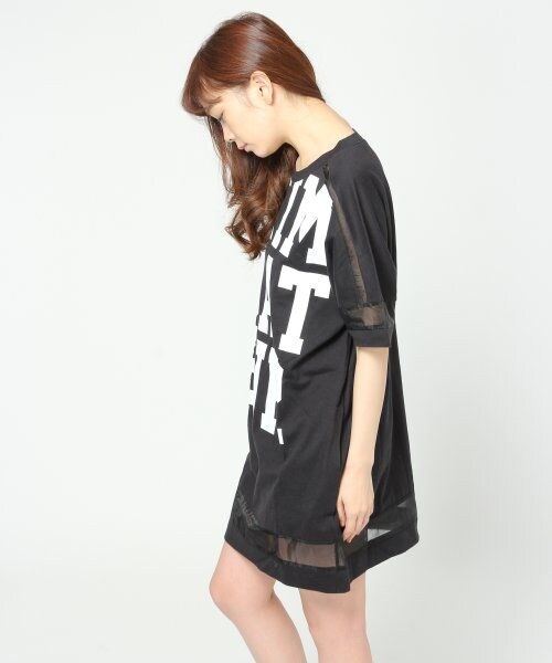 JEANASIS（ジーナシス）の「ロゴBIG TEEワンピース（ワンピース/ドレス・レディース・ブラック系/ホワイト系/グレー系・FREE）」の4枚目の写真