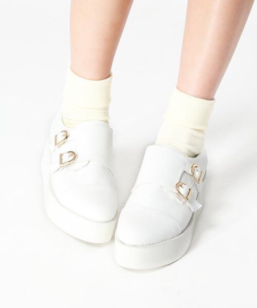 Heather(ヘザー)の「★先行予約★Wベルトアツゾコシューズ(シューズ・レディース・ホワイト・L(24.0~24.5)/M(23.0~23.5))」の1枚目の写真