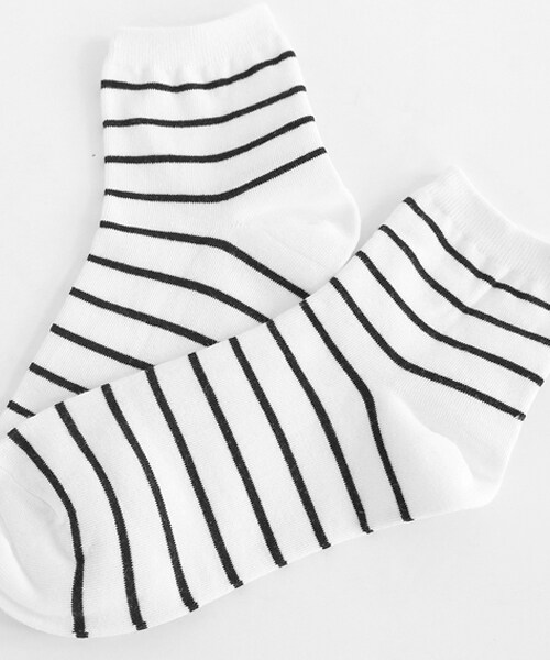 DHOLIC（ディーホリック）の「ボーダーソックス（ソックス/靴下・レディース・ブラック/グレー/ホワイト/ベージュ/レッド・FREE）」の2枚目の写真