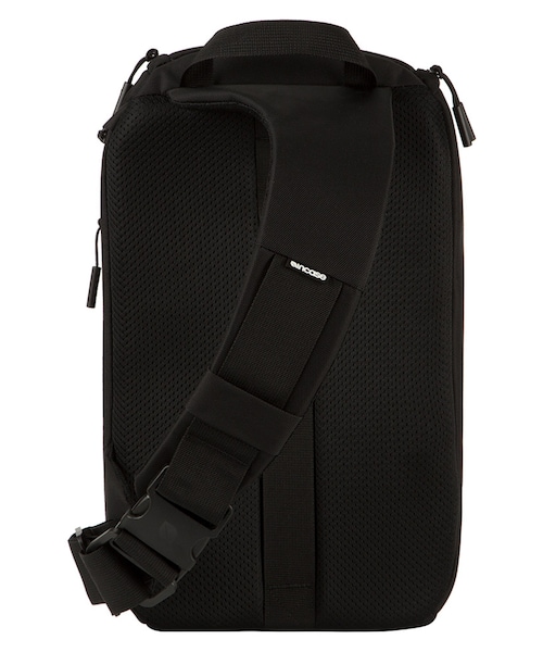 incase（インケース）の「Incase INCP300218-BLK Camera Sling Pack - Black（その他・メンズ・Black・One Size）」の4枚目の写真