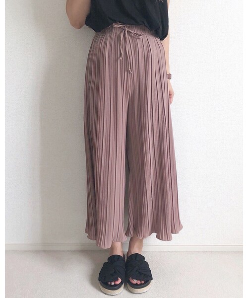 chocomee（チョコミー）の「プリーツパンツ（その他パンツ・レディース・ブラック/ベージュ・FREE）」の2枚目の写真