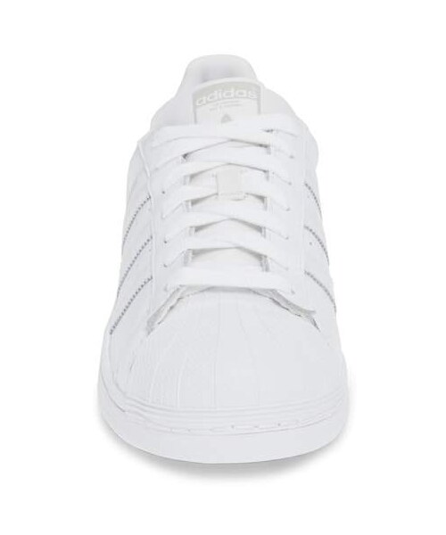 adidas(アディダス)の「adidas Superstar Sneaker(スニーカー・レディース・White・8 Women's / 7 Men's M/5 Women's / 4 Men's M/8.5 Women's / 7.5 Men's M/6 Women's / 5 Men's M/11 Women's / 10 Men's M/9.5 Women's / 8.5 Men's M/7 Women's / 6 Men's M/5.5 Women's / 4.5 Men's M/6.5 Women's / 5.5 Men's M/7.5 Women's / 6.5 Men's M)」の2枚目の写真