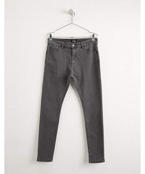 Bershka（ベルシュカ）の「Bershka Super Skinny Jeans In Gray（デニムパンツ・メンズ・Gray・W30 L32/W36 L32/W31 L32/W28 L32/W32 L32/W29 L32/W34 L32）」の3枚目の写真