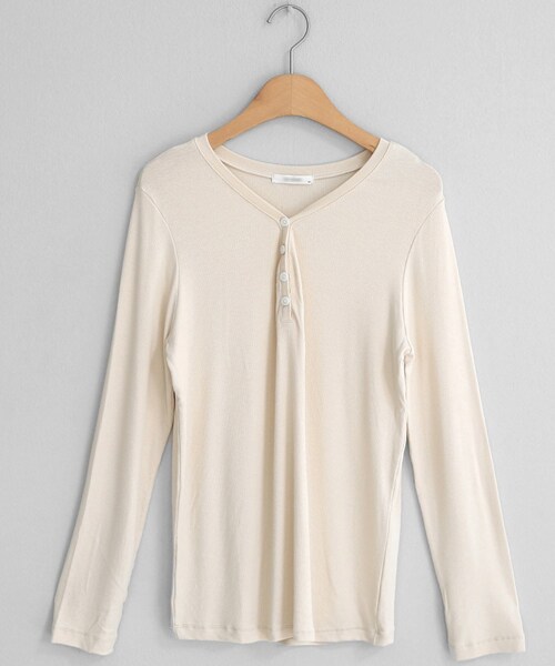 DHOLIC（ディーホリック）の「ボタンVネックTシャツ（Tシャツ/カットソー・レディース・ブラック/ホワイト/グレー/ベージュ/グリーン・FREE）」の4枚目の写真