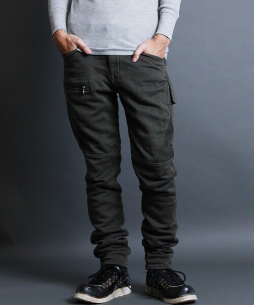AVIREX(アヴィレックス)の「オーバー ダイド タイト パンツ/ OVER DYED TIGHT PNATS(パンツ・メンズ・BLACK/OLIVE・BLACK/M (再入荷メール受付中)/BLACK/L (再入荷メール受付中)/BLACK/XL (再入荷メール受付中)/OLIVE/M (再入荷メール受付中)/OLIVE/L (再入荷メール受付中)/OLIVE/XL (再入荷メール受付中))」の1枚目の写真