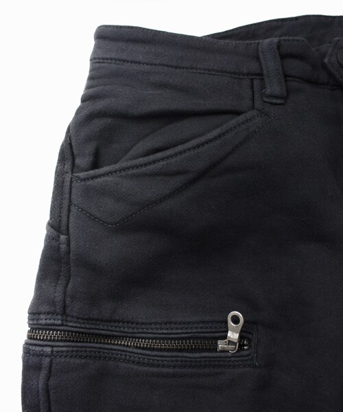 AVIREX(アヴィレックス)の「オーバー ダイド タイト パンツ/ OVER DYED TIGHT PNATS(パンツ・メンズ・BLACK/OLIVE・BLACK/M (再入荷メール受付中)/BLACK/L (再入荷メール受付中)/BLACK/XL (再入荷メール受付中)/OLIVE/M (再入荷メール受付中)/OLIVE/L (再入荷メール受付中)/OLIVE/XL (再入荷メール受付中))」の5枚目の写真