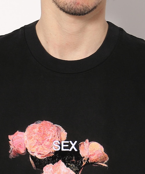 MISBHV（ミスビヘイブ）の「MISBHV/ミスビヘイブ/SEX & VIOLENCE TEE