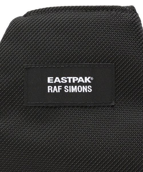 RAF SIMONS（ラフシモンズ）の「Raf Simons x Eastpak/ラフシモンズ×イーストパック/RS ORGANIZED SLING（バッグ・メンズ・BLACK/RED・BLACK/F (残り1点)/RED/F (残り1点)）」の10枚目の写真