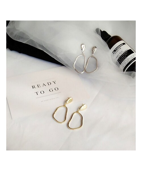 copine（コピン）の「10月8日再入荷！変形デザインウェーブピアス(2color）【クリックポスト対象商品】（ピアス（両耳用）・レディース・その他）」の4枚目の写真