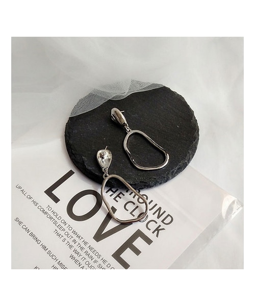 copine（コピン）の「10月8日再入荷！変形デザインウェーブピアス(2color）【クリックポスト対象商品】（ピアス（両耳用）・レディース・その他）」の6枚目の写真