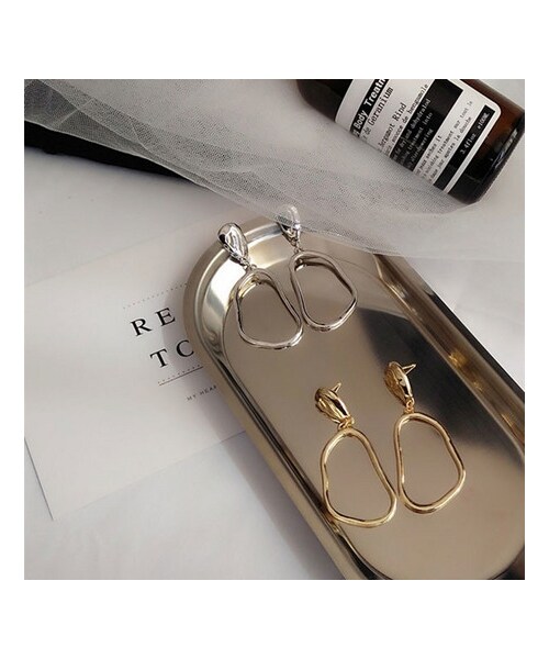 copine（コピン）の「10月8日再入荷！変形デザインウェーブピアス(2color）【クリックポスト対象商品】（ピアス（両耳用）・レディース・その他）」の2枚目の写真