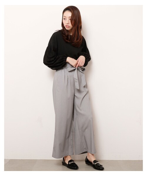 frames RAY CASSIN（フレームスレイカズン）の「リボンベルト付きタックワイドパンツ（パンツ・レディース・ネイビー/ライトグレー/グレージュ・FREE）」の9枚目の写真