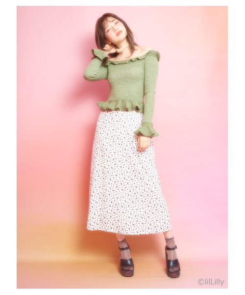 lilLilly（リルリリー）の「フリルオフショルニット（トップス・レディース・BEIGE/KAHKI/BLACK・FREE）」の6枚目の写真