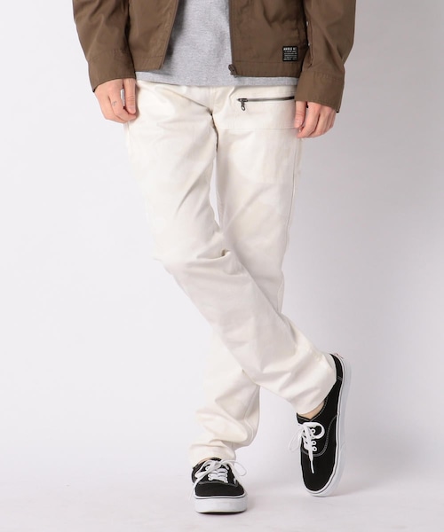 AVIREX(アヴィレックス)の「AVIREX/アヴィレックス/ストレッチ ドビー パンツ/STRETCH DOBBY PANT(パンツ・メンズ・WHITE/OLIVE/D/GREY/ORANGE/BEIGE/BLACK/RENGA/MOCCA/WHT/CAMO II/CAMO/BRN/CAMO・WHITE/S (再入荷メール受付中)/WHITE/M (販売中)/WHITE/L (残りわずか)/WHITE/XL (再入荷メール受付中)/WHITE/XXL (残り1点)/BLACK/S (残り1点)/BLACK/M (残りわずか)/BLACK/L (残り1点)/BLACK/XL (残り1点)/BLACK/XXL (残り1点)/D/GREY/S (販売中)/D/GREY/M (再入荷メール受付中)/D/GREY/L (再入荷メール受付中)/D/GREY/XL (再入荷メール受付中)/D/GREY/XXL (販売中)/ORANGE/S (残りわずか)/ORANGE/M (販売中)/ORANGE/L (販売中)/ORANGE/XL (残りわずか)/ORANGE/XXL (残り1点)/RENGA/S (残り1点)/RENGA/M (残りわずか)/RENGA/L (残り1点)/RENGA/XL (再入荷メール受付中)/RENGA/XXL (残り1点)/BEIGE/S (残りわずか)/BEIGE/M (残り1点)/BEIGE/L (再入荷メール受付中)/BEIGE/XL (残りわずか)/BEIGE/XXL (残りわずか)/MOCCA/S (残り1点)/MOCCA/M (再入荷メール受付中)/MOCCA/L (再入荷メール受付中)/MOCCA/XL (再入荷メール受付中)/MOCCA/XXL (再入荷メール受付中)/OLIVE/S (残りわずか)/OLIVE/M (残り1点)/OLIVE/L (再入荷メール受付中)/OLIVE/XL (残りわずか)/OLIVE/XXL (残りわずか)/CAMO/S (残り1点)/WHT/CAMO II/S (残り1点)/WHT/CAMO II/M (再入荷メール受付中)/WHT/CAMO II/L (再入荷メール受付中)/WHT/CAMO II/XL (再入荷メール受付中)/WHT/CAMO II/XXL (再入荷メール受付中)/BRN/CAMO/S (残りわずか)/BRN/CAMO/M (販売中)/BRN/CAMO/L (販売中)/BRN/CAMO/XL (残りわずか)/BRN/CAMO/XXL (残りわずか))」の17枚目の写真