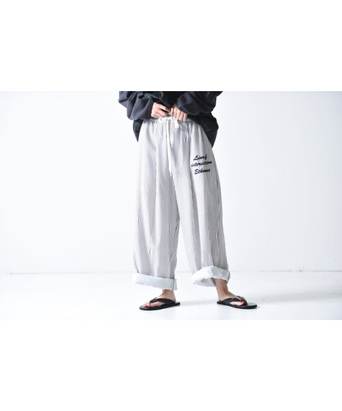 ETHOSENS(エトセンス)の「ETHOSENS 交差ストライプイージーパンツ(その他パンツ・レディース・ホワイト・1)」の1枚目の写真