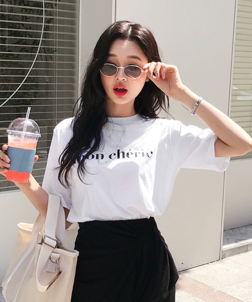 DHOLIC(ディーホリック)の「mon cherieフラワー刺繍Tシャツ(Tシャツ/カットソー・レディース・ホワイト/ピンク/その他/ブルー・FREE)」の1枚目の写真