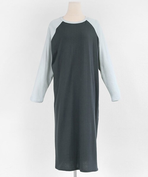 DHOLIC（ディーホリック）の「バックレタリング配色ワンピース（ワンピース・レディース・ブラック/ホワイト/ブルー/ベージュ・FREE）」の4枚目の写真