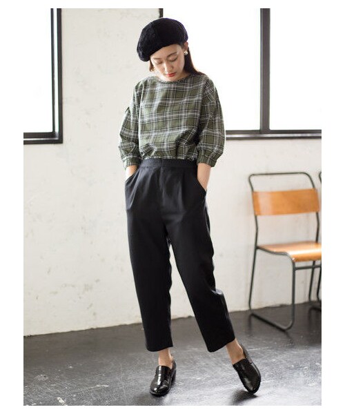 E hyphen world gallery（イーハイフンワールドギャラリー）の「・イージートラウザーパンツ（パンツ・ブラック/キャメル・F）」の2枚目の写真