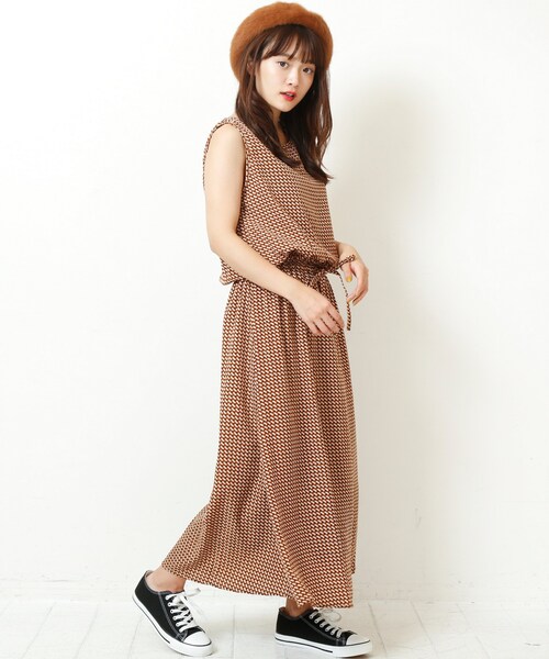 RAY CASSIN（レイカズン）の「幾何学ノースリワンピース（ワンピース/ドレス・レディース・ネイビー/グリーン/キャメル・FREE）」の4枚目の写真