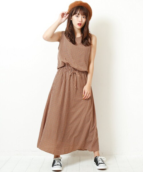 RAY CASSIN（レイカズン）の「幾何学ノースリワンピース（ワンピース/ドレス・レディース・ネイビー/グリーン/キャメル・FREE）」の3枚目の写真