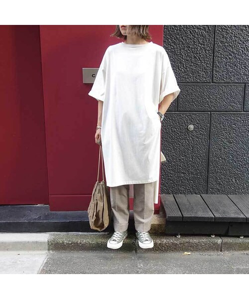 Sheson(シーズン)の「Sheson(シーズン) ディープサイドスリット カットワンピース(ワンピース・レディース・ブラック/カーキ/キャメル/ホワイト/ベリーペリ/グレーベージュ/ブラウン/モカ/テラコッタオレンジ/ダークグリーン/ミルクティベージュ・FREE)」の2枚目の写真