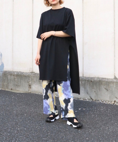 Sheson(シーズン)の「Sheson(シーズン) ディープサイドスリット カットワンピース(ワンピース・レディース・ブラック/カーキ/キャメル/ホワイト/ベリーペリ/グレーベージュ/ブラウン/モカ/テラコッタオレンジ/ダークグリーン/ミルクティベージュ・FREE)」の4枚目の写真