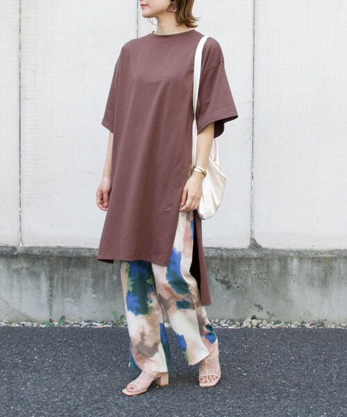 Sheson(シーズン)の「Sheson(シーズン) ディープサイドスリット カットワンピース(ワンピース・レディース・ブラック/カーキ/キャメル/ホワイト/ベリーペリ/グレーベージュ/ブラウン/モカ/テラコッタオレンジ/ダークグリーン/ミルクティベージュ・FREE)」の5枚目の写真