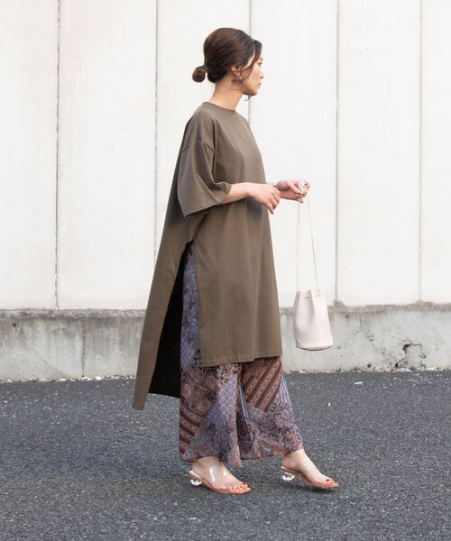 Sheson(シーズン)の「Sheson(シーズン) ディープサイドスリット カットワンピース(ワンピース・レディース・ブラック/カーキ/キャメル/ホワイト/ベリーペリ/グレーベージュ/ブラウン/モカ/テラコッタオレンジ/ダークグリーン/ミルクティベージュ・FREE)」の13枚目の写真