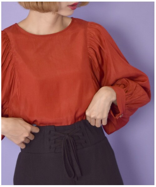 w closet(ダブルクローゼット)の「ボリューム袖クルーネックプルオーバー(トップス・レディース・エクリュ/オレンジ/パープル/ブラウン・FREE/M/L)」の5枚目の写真