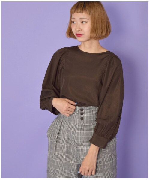 w closet(ダブルクローゼット)の「ボリューム袖クルーネックプルオーバー(トップス・レディース・エクリュ/オレンジ/パープル/ブラウン・FREE/M/L)」の8枚目の写真