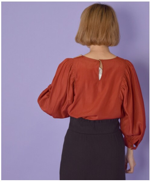 w closet(ダブルクローゼット)の「ボリューム袖クルーネックプルオーバー(トップス・レディース・エクリュ/オレンジ/パープル/ブラウン・FREE/M/L)」の22枚目の写真