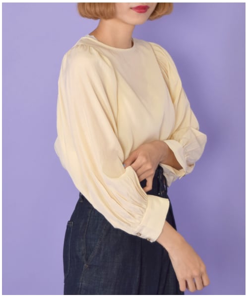 w closet(ダブルクローゼット)の「ボリューム袖クルーネックプルオーバー(トップス・レディース・エクリュ/オレンジ/パープル/ブラウン・FREE/M/L)」の6枚目の写真