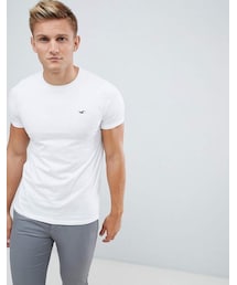 Hollister | Hollister Muscle Fit Icon Logo T-Shirt in White(Tシャツ/カットソー)
