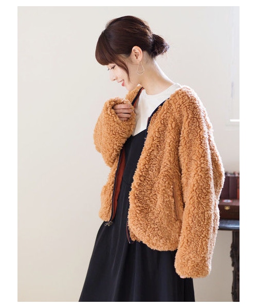 Green Parks(グリーンパークス)の「リバーシブルボアブルゾン(ジャケット/アウター・アイボリー/ブラック/ピンク/キャメル・F)」の1枚目の写真