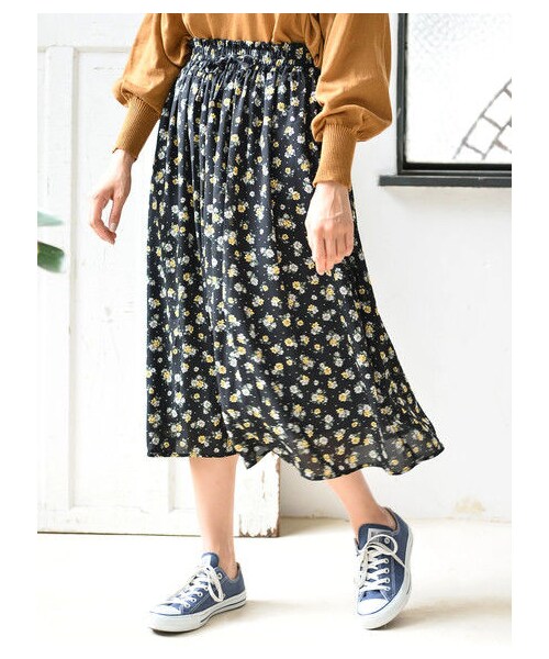 earth music&ecology(アースミュージックアンドエコロジー)の「・花柄スピンドルギャザースカート(スカート・ブラック/ボルドー/ブラウン・F)」の1枚目の写真