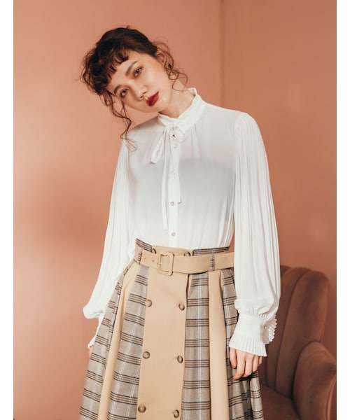 Marjorie（マージョリー）の「依舊浪漫，荷葉立領綁帶宮廷袖打褶襯衫（トップス・レディース・黑/白・F）」の4枚目の写真